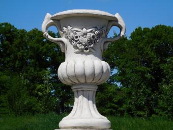 Gartenvase mit Ähren auf Sockel - 153 cm - Stein