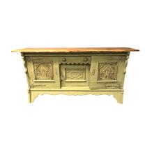 Prachtig middeleeuws kasteel dressoir met prachtig hout snijwerk