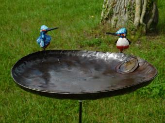 Futterstelle für Vögel als Gartendekoration – Metall – Handgefertigt