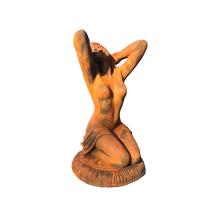Blote knielende vrouw - stenen beeld - 63 cm - oxide