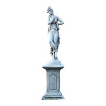 Vrouw op sokkel - steen - 105 cm - klassiek wit - in detail