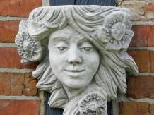 Steinwanddekoration - Schale - Frau mit Blumen - weiß