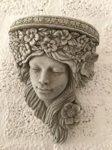 Steinwanddekoration - Trägerin - Frau mit Blumen - grau