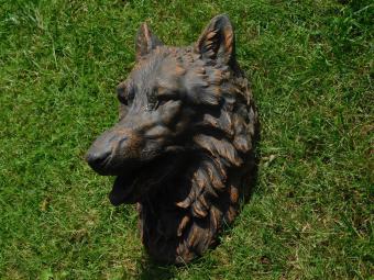 Tête de loup avec bec verseur - 45 x 35 cm - pierre - fontaine