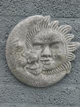 Wanddekoration aus Kunststein – Sonne und Mond – grau