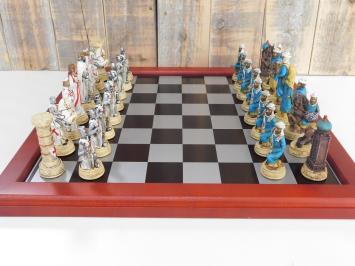 Mooi schaakspel met het thema: ''CRUSADE VS MUSLIM', bijzonder schaakspel!