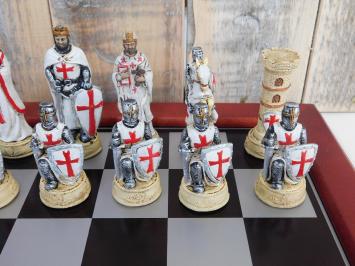 Mooi schaakspel met het thema: ''CRUSADE VS MUSLIM', bijzonder schaakspel!