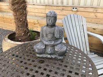 Boeddha met handgebaar meditatie, gemaakt van vol steen.