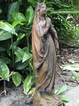 Mariabeeld vol steen, prachtig in detail , kleur oxid