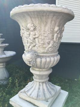 Pot de fleurs avec anges sur piédestal - 145 cm - pierre - exclusif