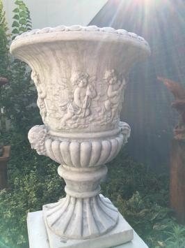 Pot de fleurs avec anges sur piédestal - 145 cm - pierre - exclusif