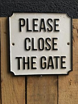 Bordje emaille 'please close the gate' voor op de deur of poort