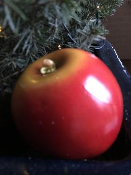 Schöner echt aussehender Apfel, siehe Fotos