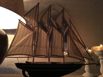Sailboat 3 Master Marco Polo auf Ständer, handgefertigt, sehr schön