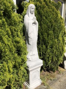 Maria - op sokkel - steen - 129 cm - klassiek - in detail