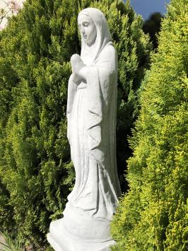 Maria - op sokkel - steen - 129 cm - klassiek - in detail