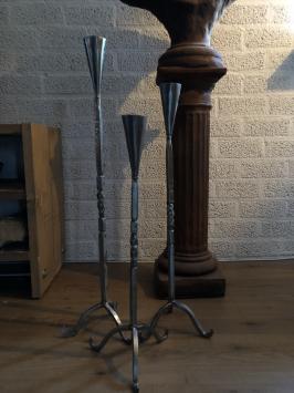Fraaie smeedijzeren kandelaar, 1 armig, grote maat mooi sierlijk smeedwerk!