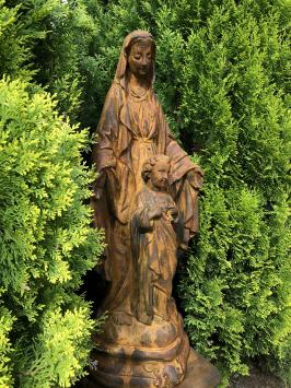 Jungfrau Maria mit Kind, massives Steinoxid auf Sockel