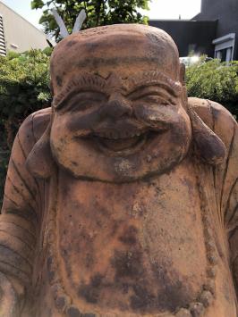 Buddha - Steinstatue - 80 cm - lachend - oxidfarben