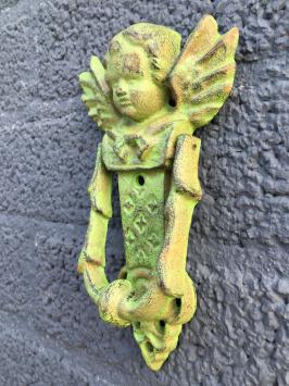 Deurklopper engel, gietijzer, groen.