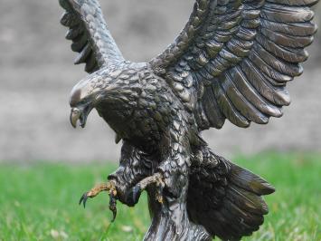 Beeindruckende Gartenstatue Adler, Adler bronzefarben, im Detail