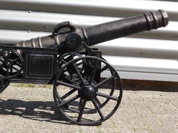 Canon – 164 cm – noir – décoration en fonte – grand