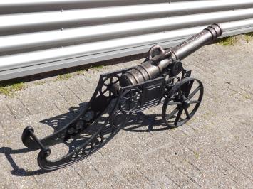 Canon – 164 cm – noir – décoration en fonte – grand