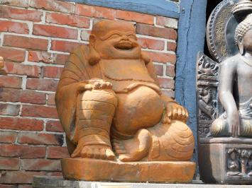 Buddha - Steinstatue - 80 cm - lachend - oxidfarben