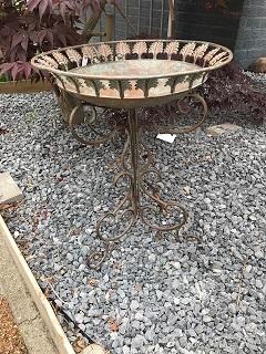 Bain d'oiseaux sur pied – 67 cm – métal aspect antique