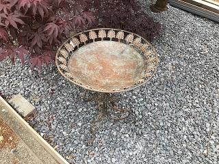 Bain d'oiseaux sur pied – 67 cm – métal aspect antique