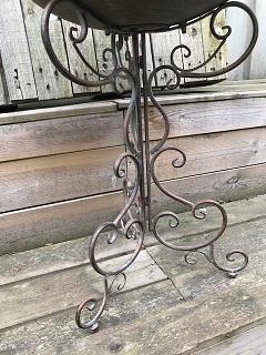 Bain d'oiseaux sur pied – 67 cm – métal aspect antique