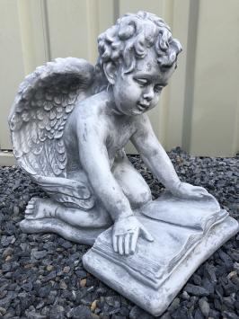 Engel met boek, tekstplaat,  een mooi beeld voor plechtigheid.