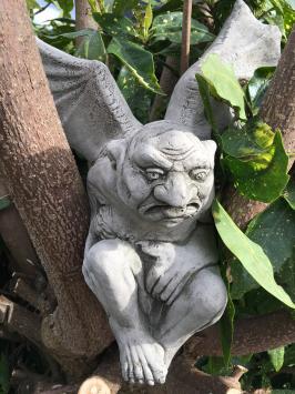 Gargoyle - Fledermaus-Dämonen-Störer - steinerne Kathedralenfigur.