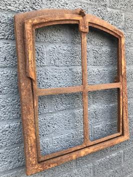 Fenêtre d'écurie ancienne - fonte non traitée - surface rustique