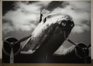 Kunst auf Glas des Flugzeugs: 'De UIVER', niederländische Geschichte, wunderschön!