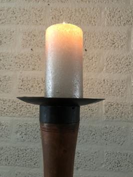 Wunderschöne stehende Metall-Holz-Schlossfackel, sehr schön
