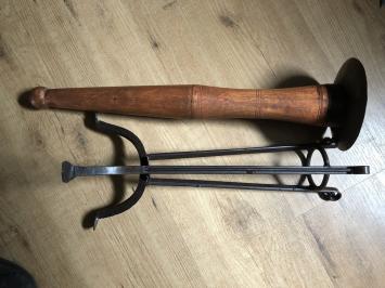 Wunderschöne stehende Metall-Holz-Schlossfackel, sehr schön