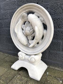 Koi auf Ständer - Steinornament - 57 cm - klassisch