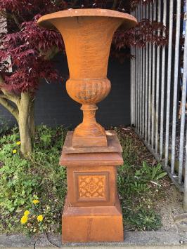 Vase de jardin en fonte – 63 cm – rustique et classique