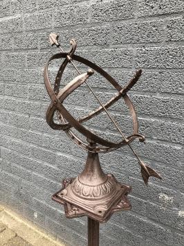 Cadran solaire en fonte – décor marron – 120 cm