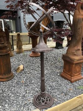 Cadran solaire en fonte – décor marron – 120 cm