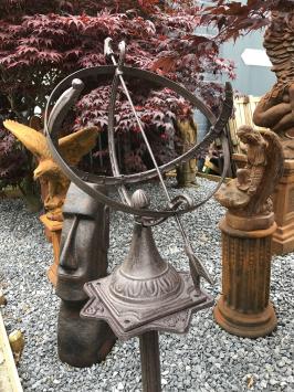 Cadran solaire en fonte – décor marron – 120 cm
