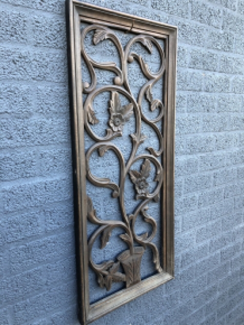 Prachtig antiek wandornament koloniaal hout gesneden 'plant