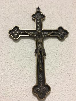 Jezus aan het kruis, gepatineerd messing INRI.