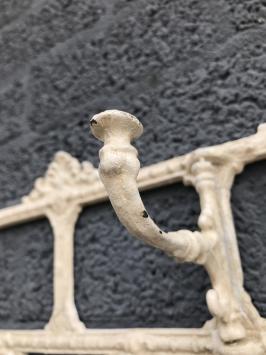 Wandgarderobe antik-weiß mit drehbarem Haken, Gusseisen - Shabby-Look - lackiert