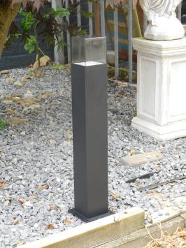 Roest kleurige / zwarte staande buitenlamp, lantaarn, smoked glas, 60cm, aluminium.