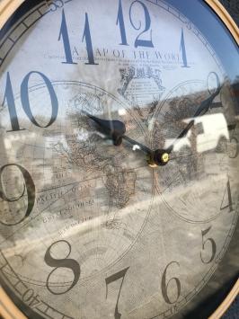 Wanduhr im Vintage-Look, Uhr mit Weltmotiv aus dem 18. Jahrhundert, wie antik