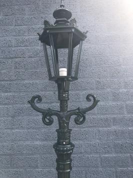 Buitenlamp, lantaarn, tuin lamp, lampen voor de tuin, aluminium, groen, hoogte 235 cm.