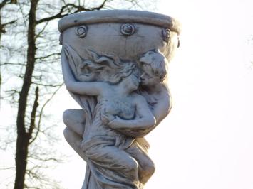 Mann und Frau mit Schale - auf Sockel - Stein - 140 cm