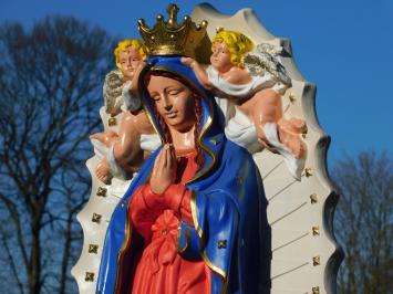 Wunderschöne Maria-Statue mit Engeln und Rückenplatte, vollfarbiger Polystone